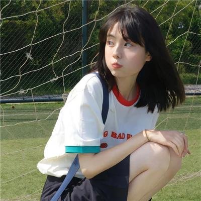 沙滩上的夏娃